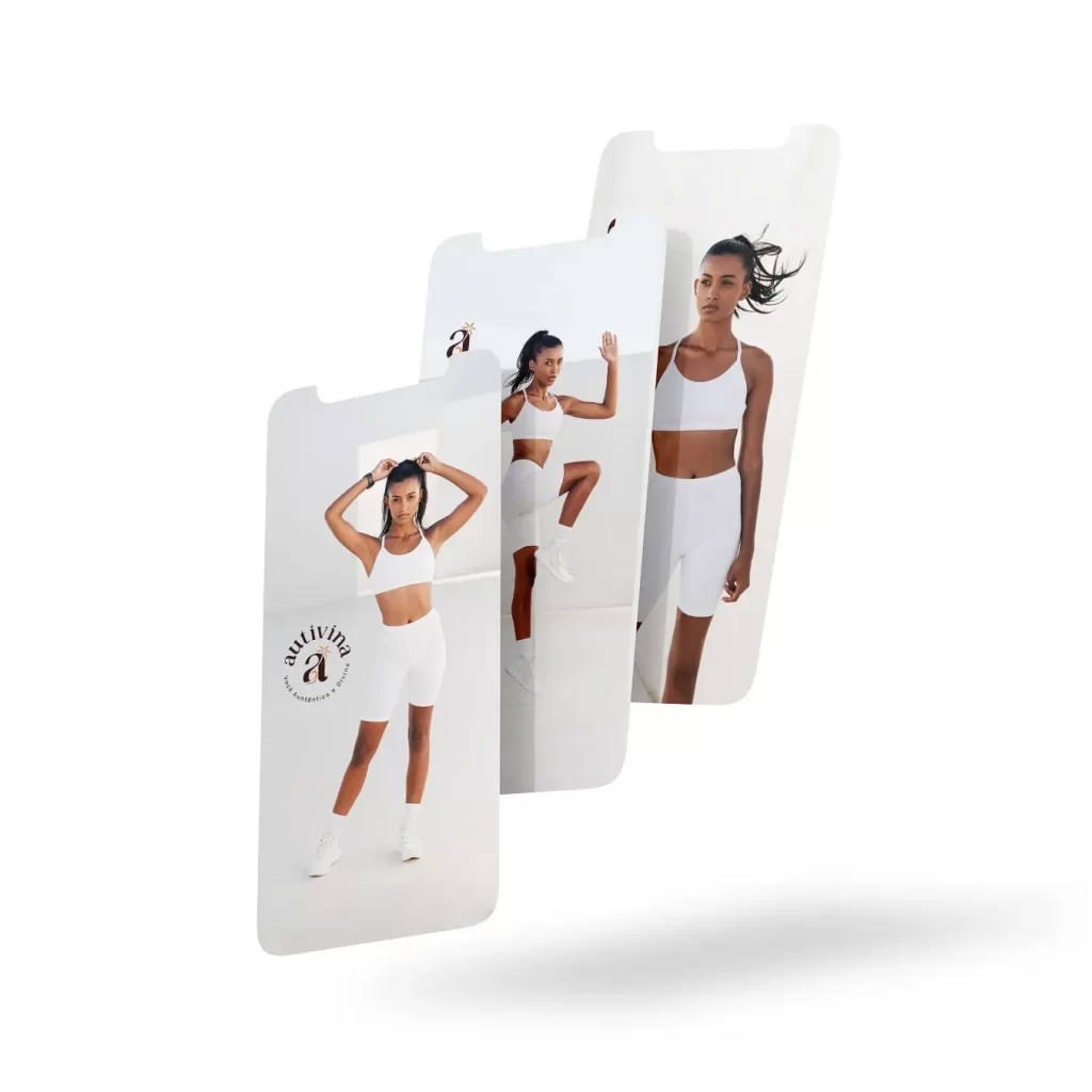 Mockup da marca Autivina em tela de celular com modelo usando biquíni estampado.